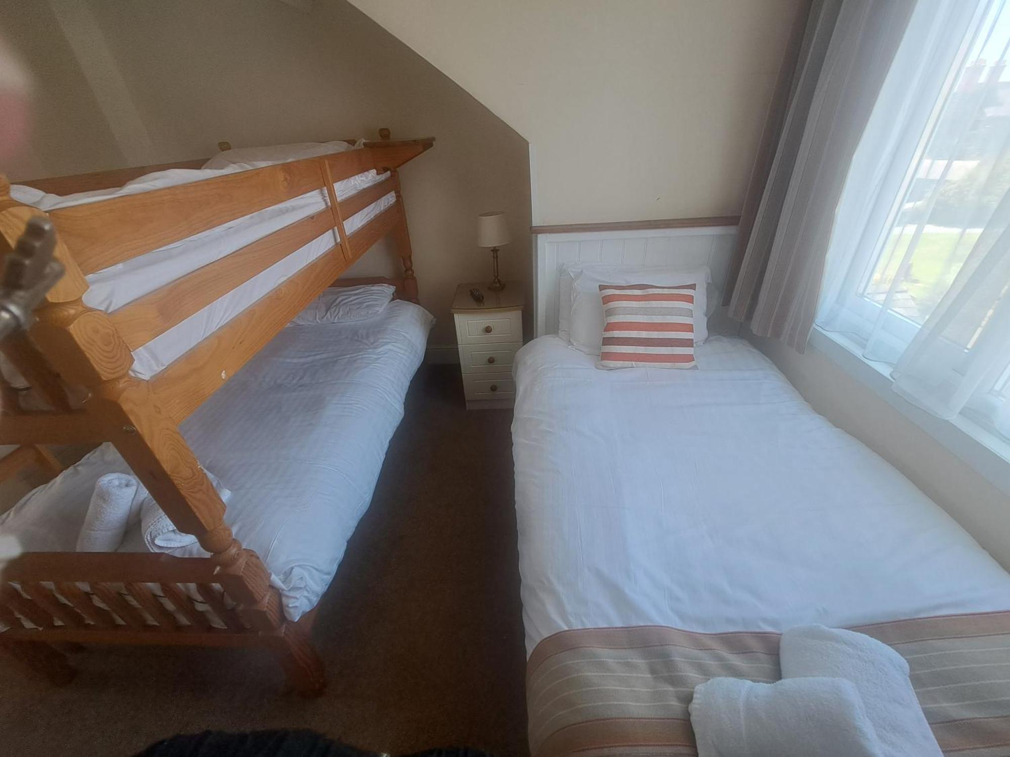 Lion Hotel & Studio Apartments Criccieth Luaran gambar