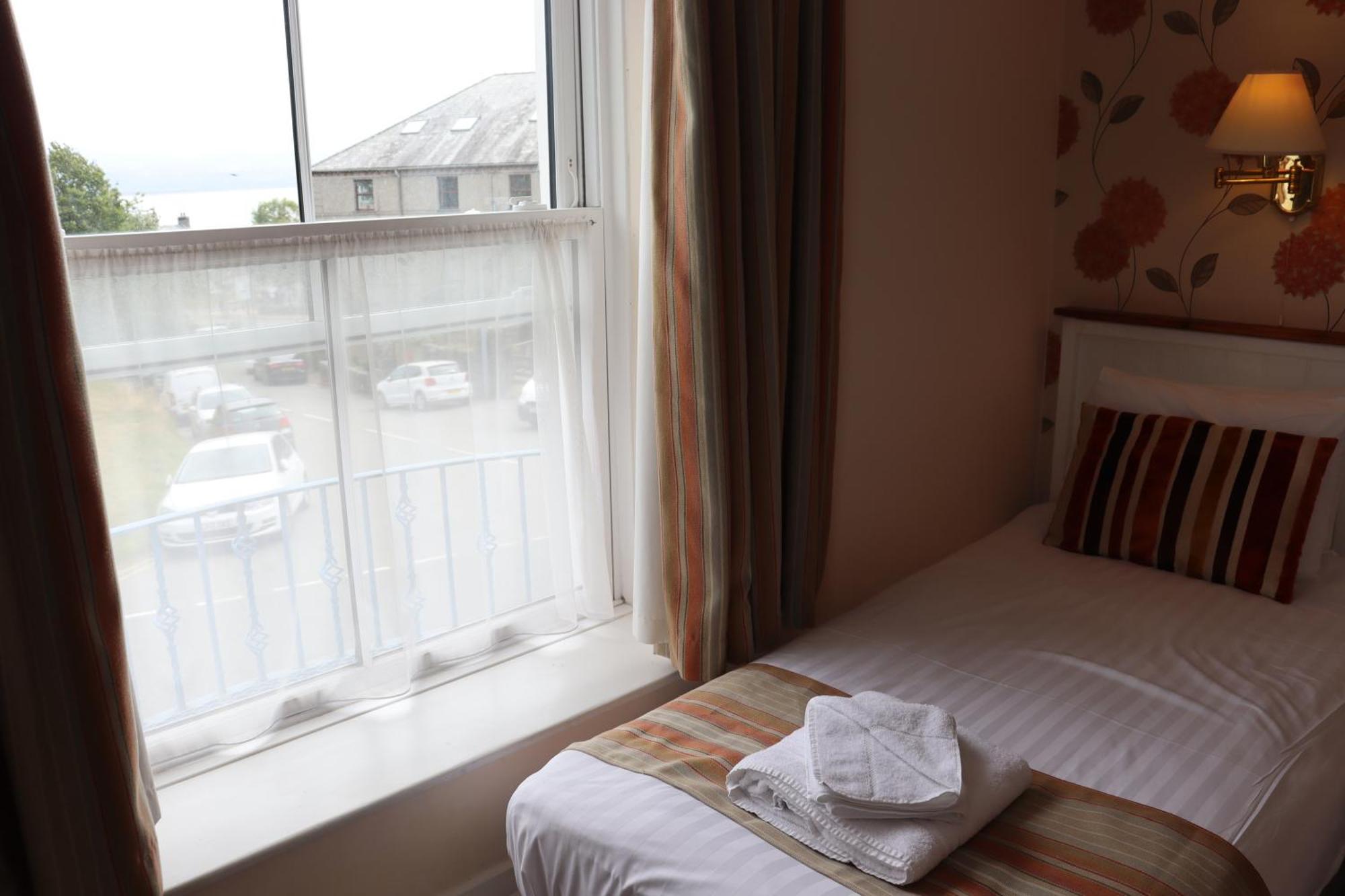Lion Hotel & Studio Apartments Criccieth Luaran gambar